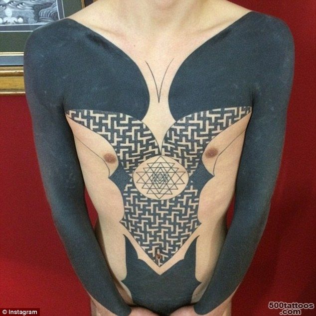 Blackout-tattoos-are-the-new-trend-for-tattoo-lovers--Daily-Mail-..._4.jpg
