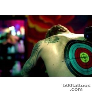 Justin-Bieber-Gets-a-Bullseye-Tattoo-in-Comedy-Central-Roast-_45jpg