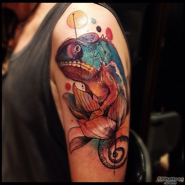 ? watercolor looking chameleon tattoo ? .@victormontaghini ..._8