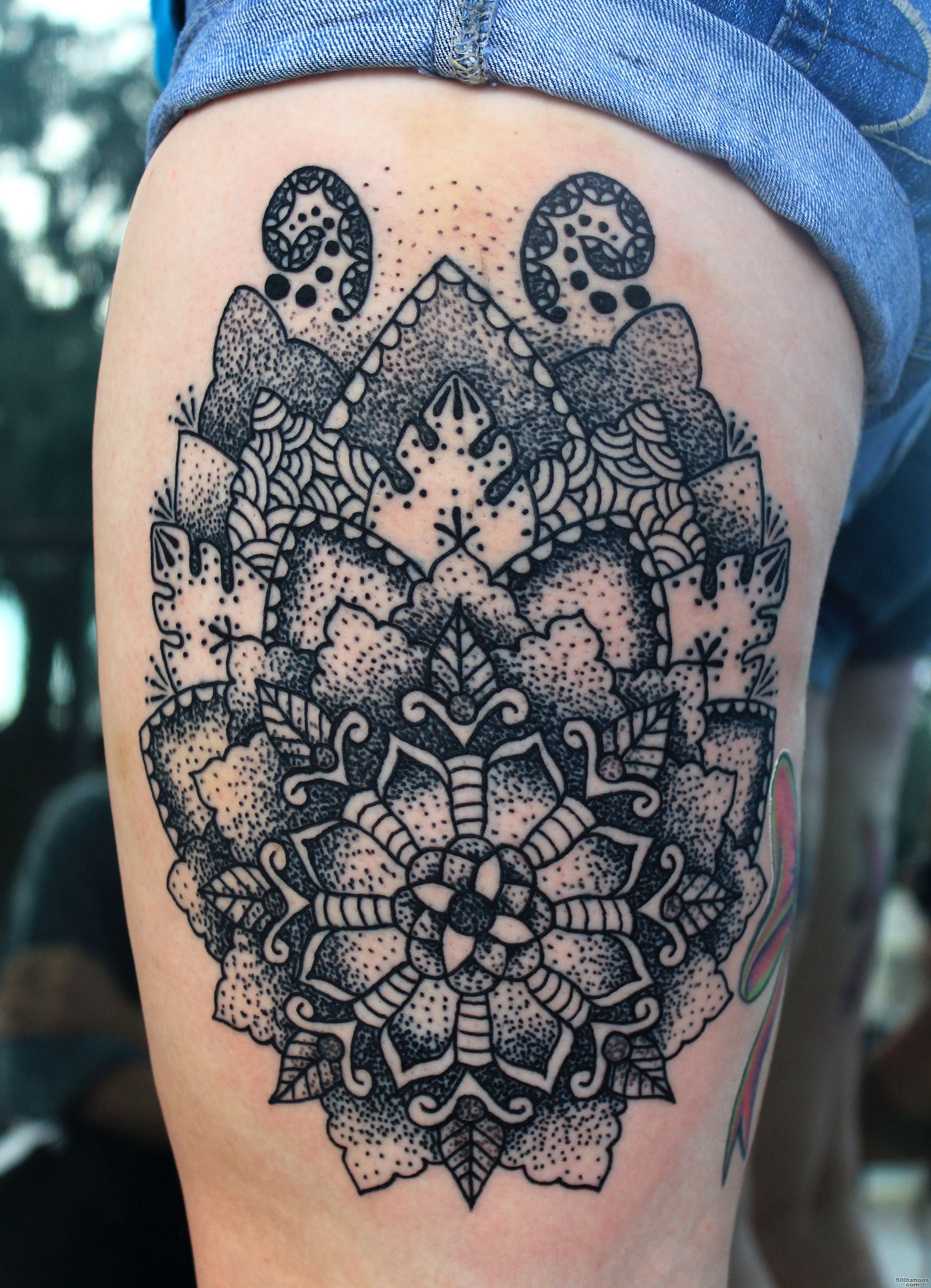 flower dot pointillism tattoo  TATTOOs by Mareva Lambough_6