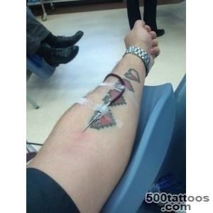 Link#39s Health Drains Away Every Time This Guy Gives Blood [Tattoo]_31