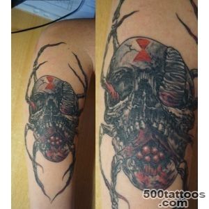 tattoo with horrible skulls and insects   Skull tattoos_28