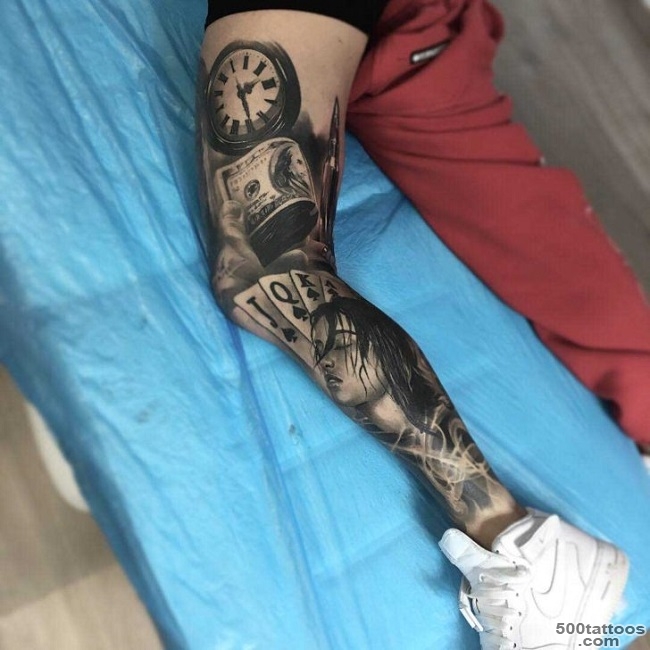 Refined leg tattoo in blackwork style on the shoulder
