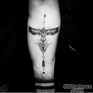 Crisp leg tattoo in watercolor style on the upper arm