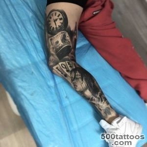 Refined leg tattoo in blackwork style on the shoulder