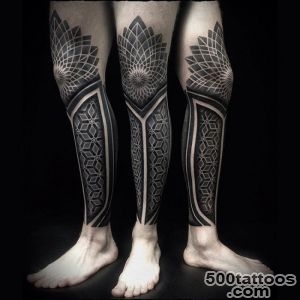 A refined leg tattoo using minimalist technique on the shoulder