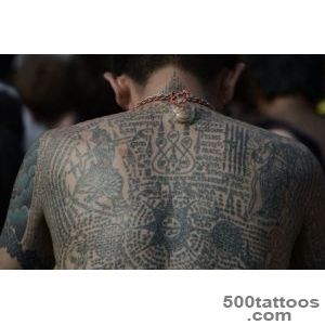 Thousands Gather In Thailand To Receive Magical Tattoos From _4