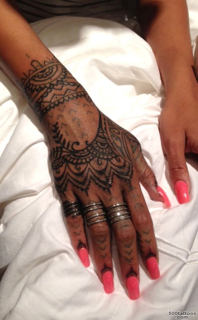 Rihanna Gets New Henna Inspired Tattoo All Over Her Hand—See the ..._44