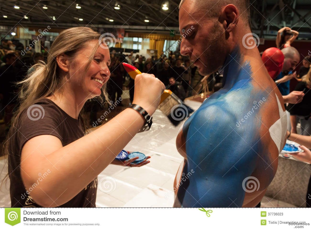 Bodybuilders During A Body Painting Session At Milano Tattoo ..._24
