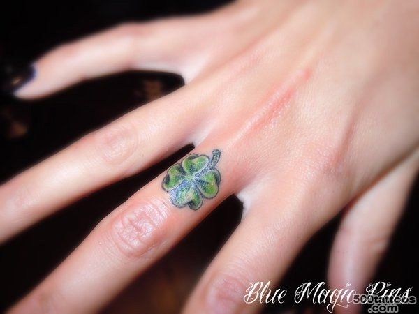 55+ Cute Finger Tattoos  Art and Design_14
